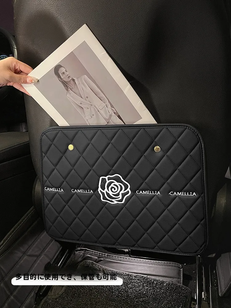 チャイルドシート向きの車内保護マット：雅叮妮C050033の実用性と使用シーン