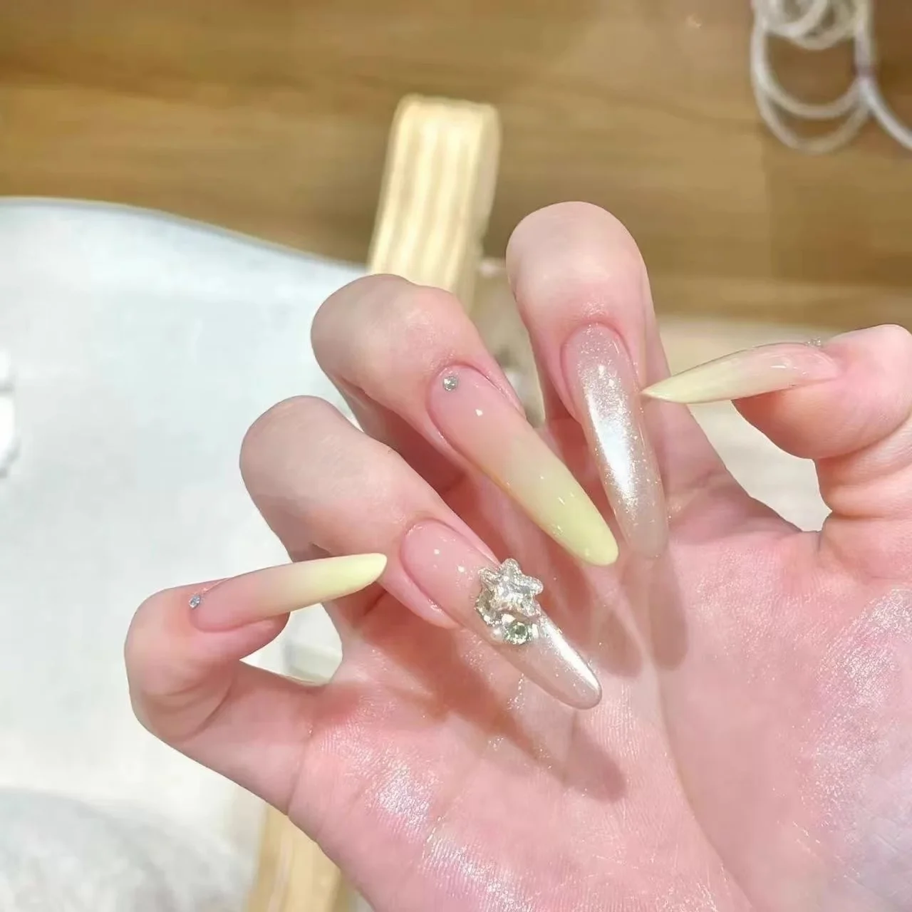 猫目デザインのロングネイル：ネイルオタクが選ぶ華やかなピンク系穿戴甲の実用性と使い方