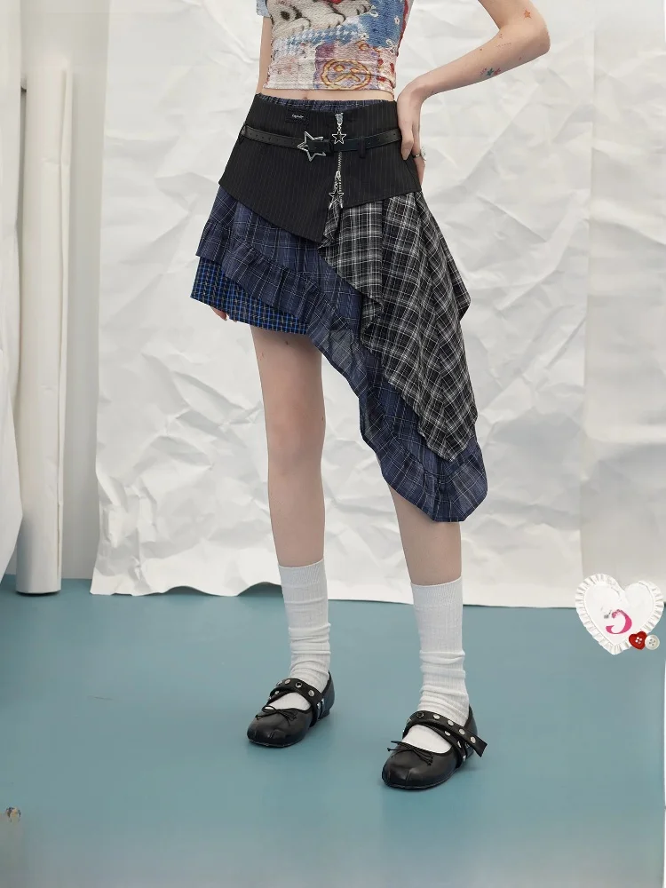ブルーのミディスカートを選ぶべき理由は？オシャレ女子の日常に溶け込む、ヴィンテージ風のA字スカートの選び方