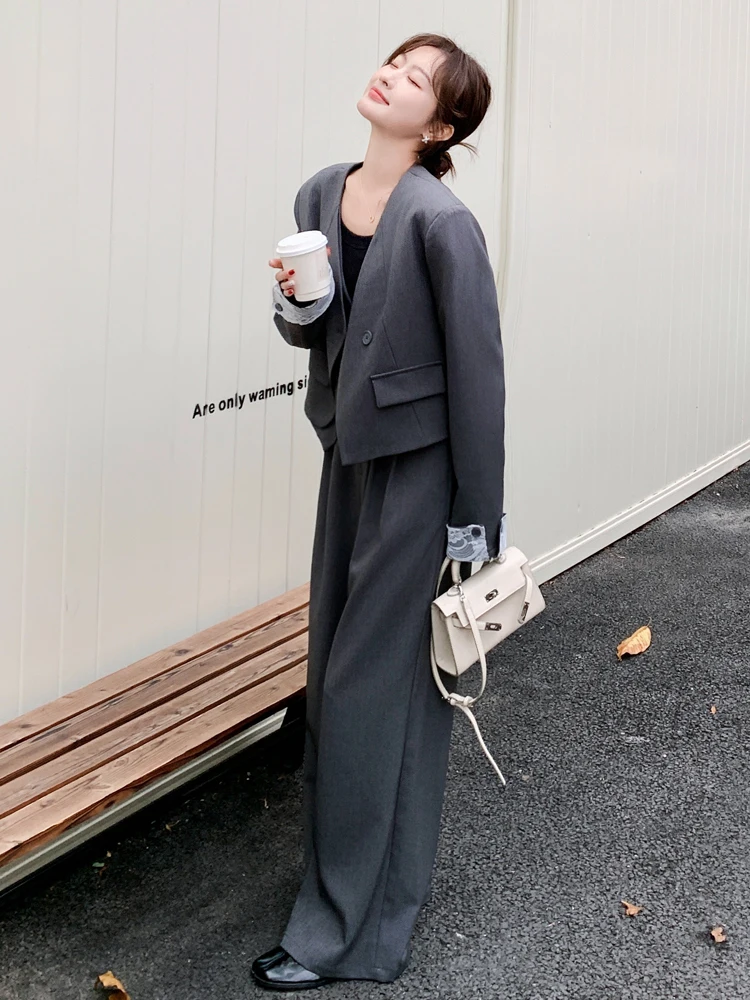 3月下旬に着るべき服は？春の季節変化を意識したレディーススーツの選び方