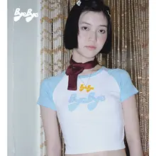 ロゴプリントのクロップドTシャツ【シンプルデザイン・おしゃれ・露出感】