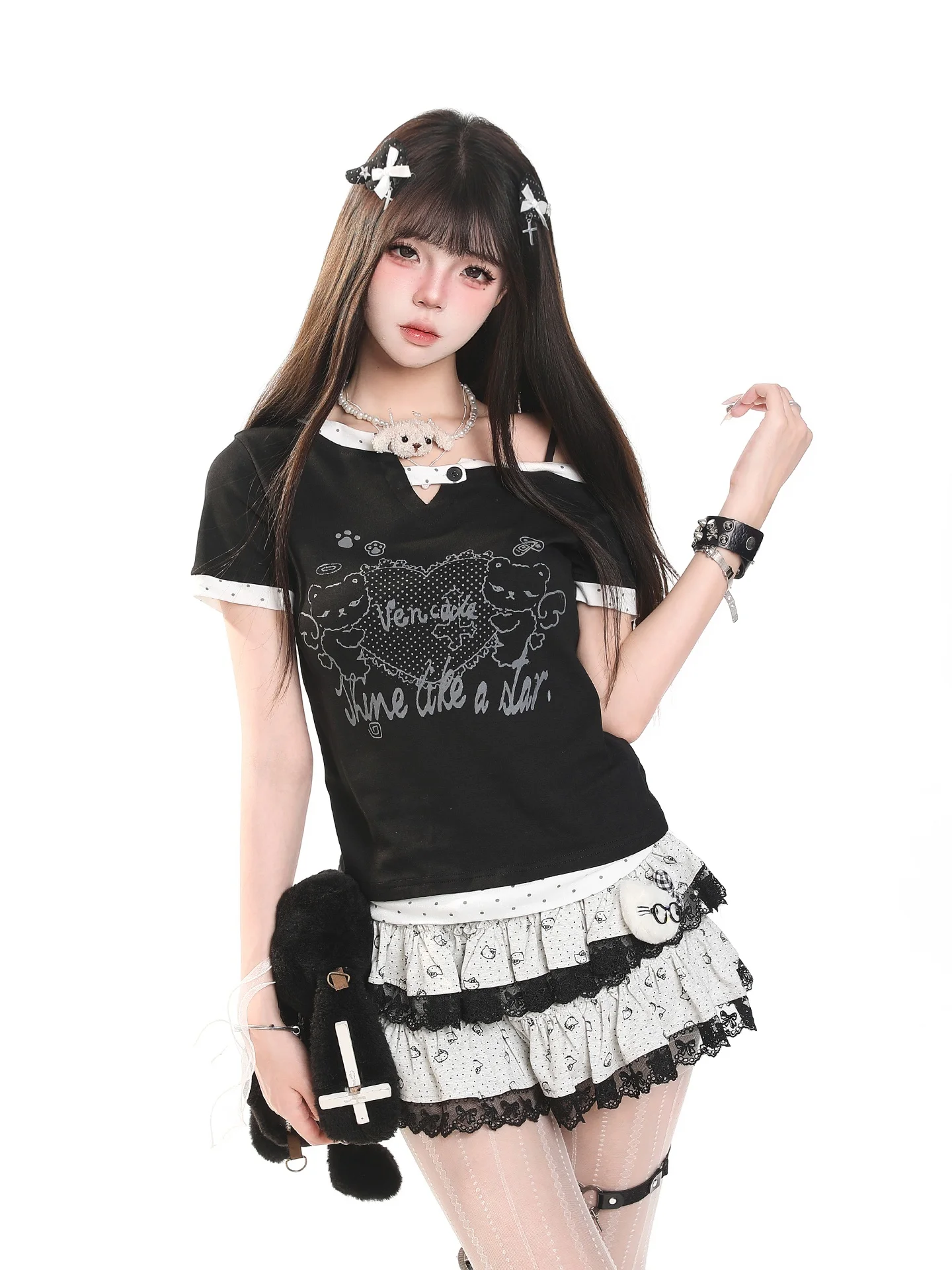 アニメ好き女性が日常で着て失敗しないTシャツは？