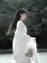 白色の漢服 訪問着【魏晋風・武侠スタイル・日常使用】
