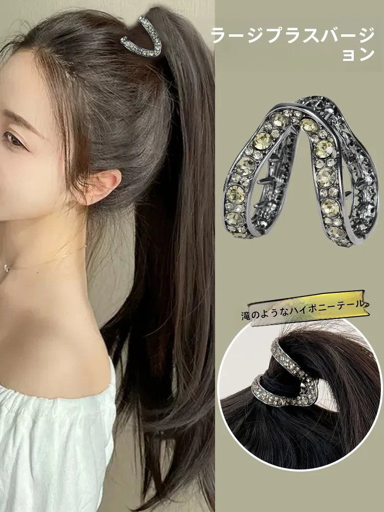 短髪用ハーフアップクリップ：簡単アレンジで顔のバランスを整える