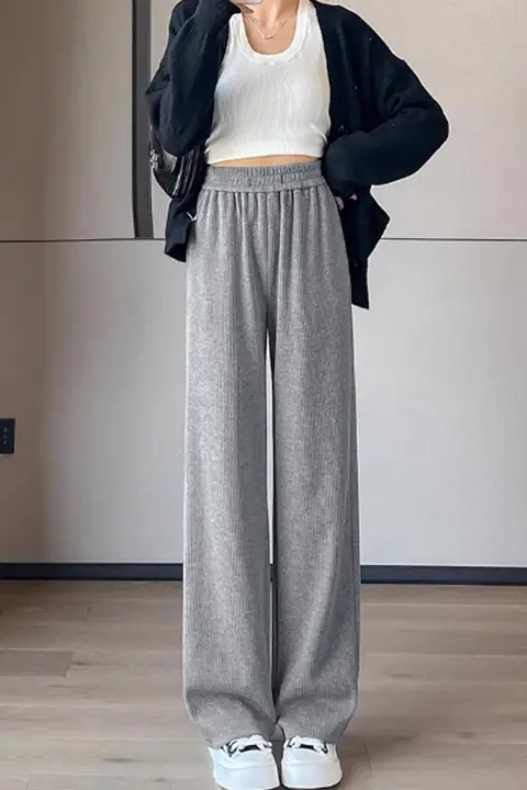 黒のロング細身ワイドパンツ【スタイリッシュ・高身長向け・秋冬用・ストレートデザイン】（セットアップ対応）