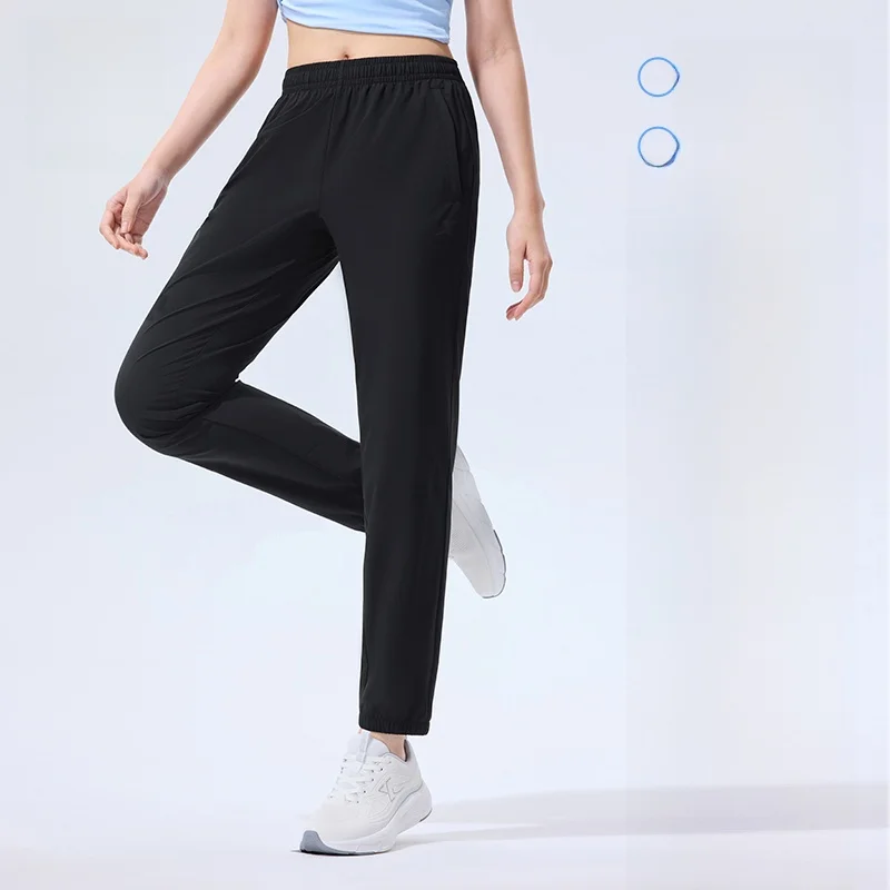 夏用速乾トレーニングパンツ：通気性と涼感を実現する女性向けランニングウェア