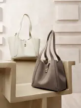 シンプルなデザインの本革トートバッグ【大容量・ライチ型押し・ショルダー&ハンド】