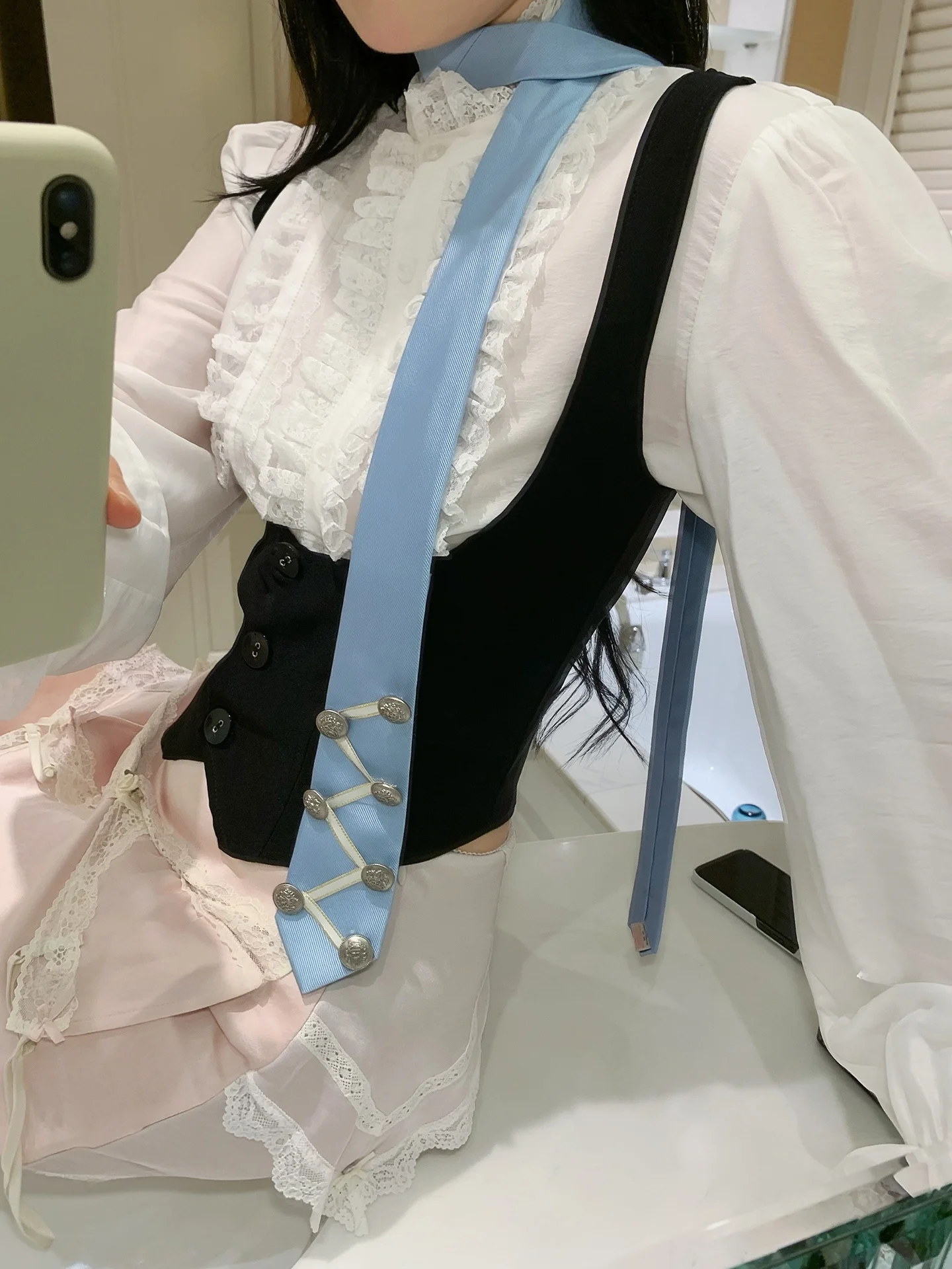 手作りのヴィンテージ風ボタン付きネクタイ：細身・2WAYデザインでオフィスカジュアルと私服に活用