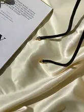 洗練されたデザイン！黒色のファッショナブルなウエストベルト【ゴールドアクセント・女性用】