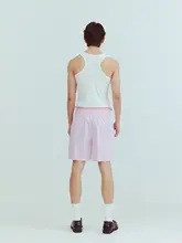 ピンクロゴのショートフィットタンクトップ【ストレッチ・通気性・Y2Kスタイル】