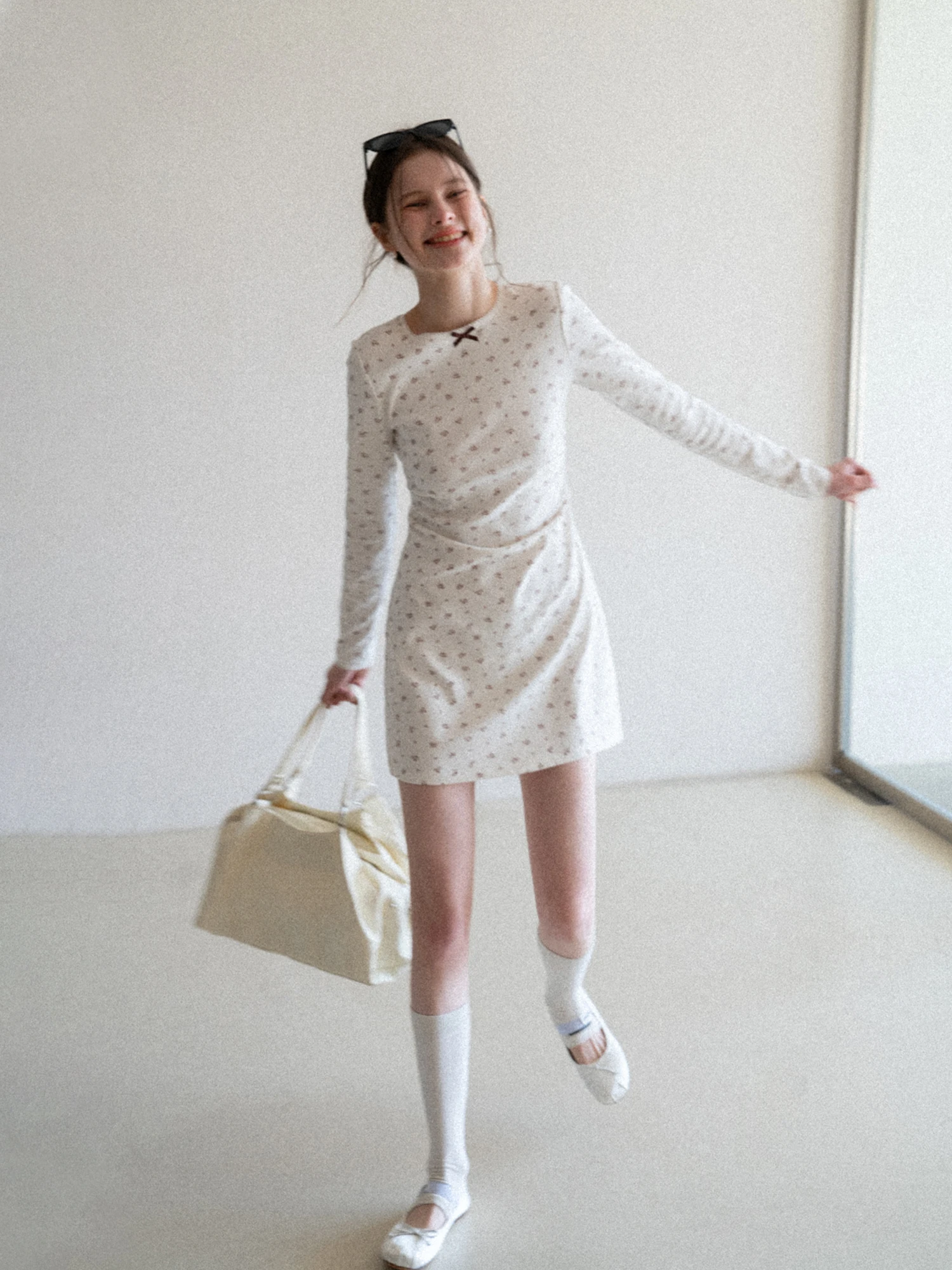 女性用 薄手花柄ウエストリボン付き半袖ワンピース【春夏向け・Aラインデザイン・上品仕立て】