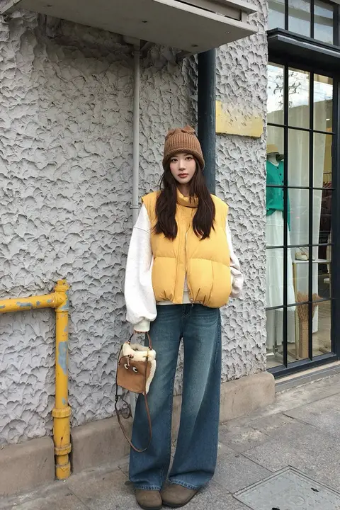 シルバー糸刺繍デザインのワイドレッグデニムパンツ【高腰・カジュアルなストレート】