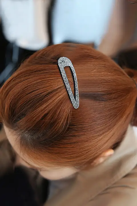 黒色のミニクリップヘアピン【無痕・前髪用・頭頂部用・おしゃれ】