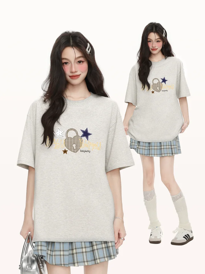 クリエイティブなロゴプリントのコットン短袖Tシャツ【ゆったりフィット・女性用】