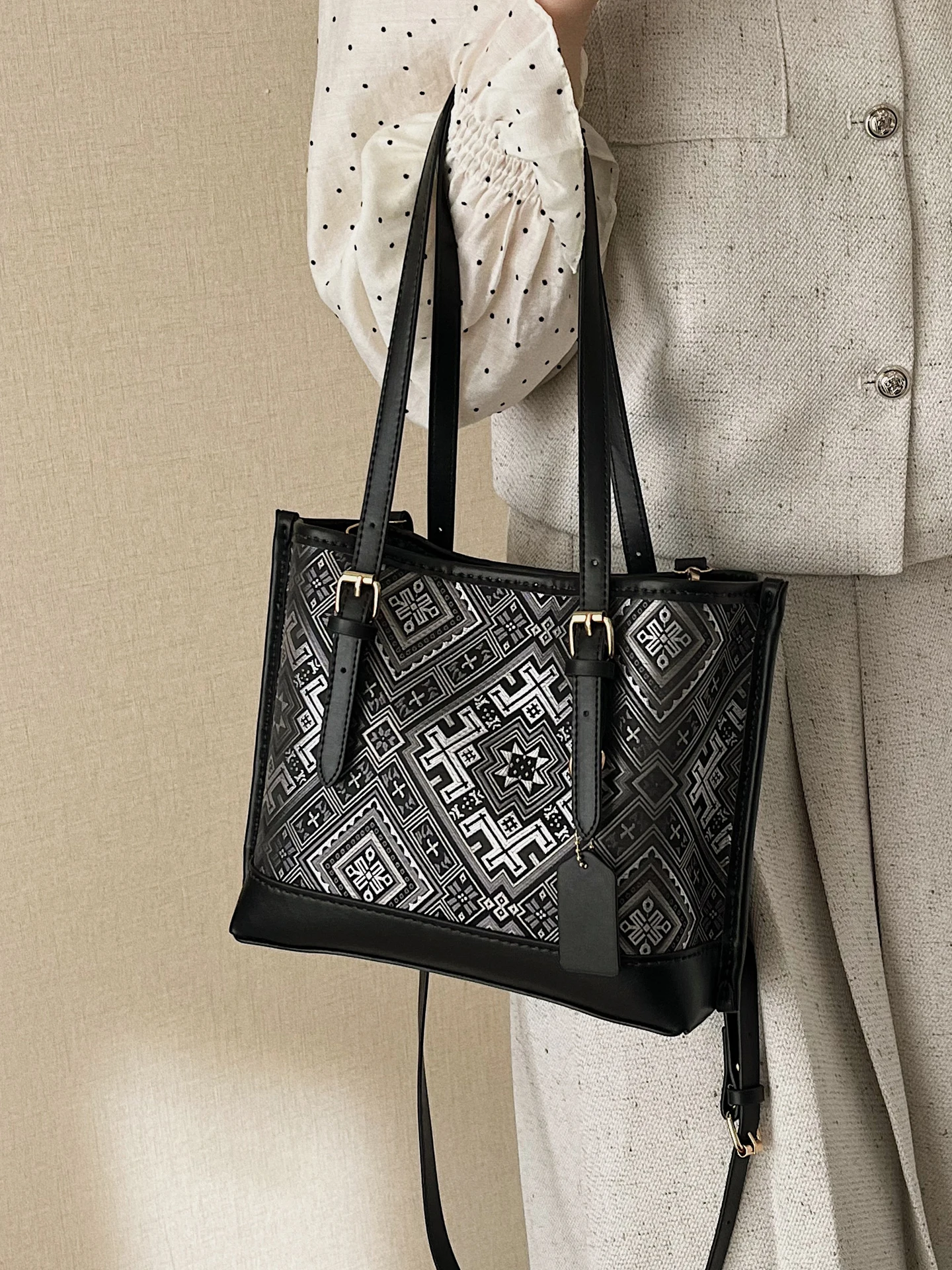新中式刺繍トートバッグ：通勤・日常使い分けで選ぶ国風デザインの軽量レディースバッグ