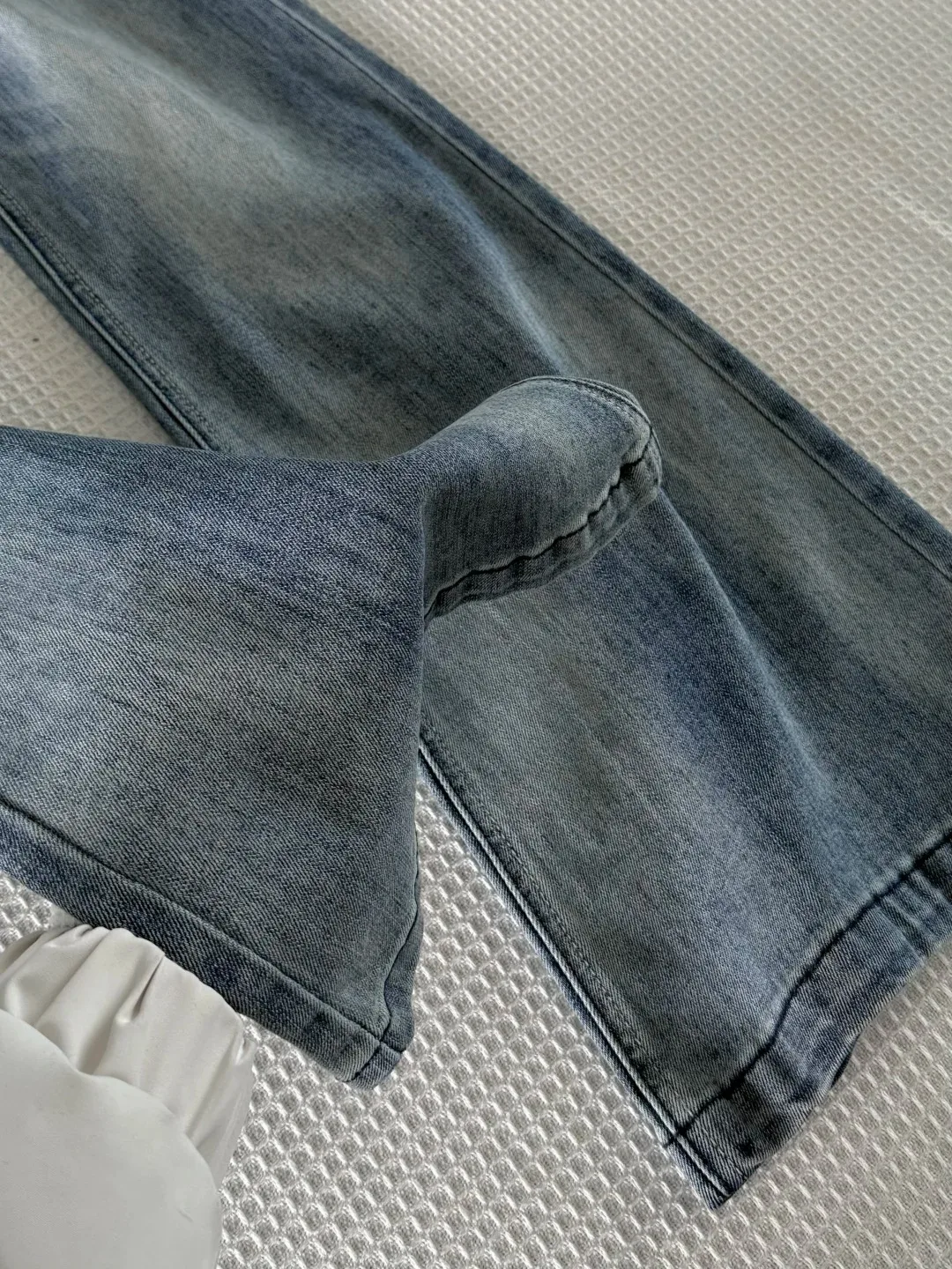 ハイウエストストレッチデニムパンツ：40代女性に最適な春用微フレアデザインの実用性解析