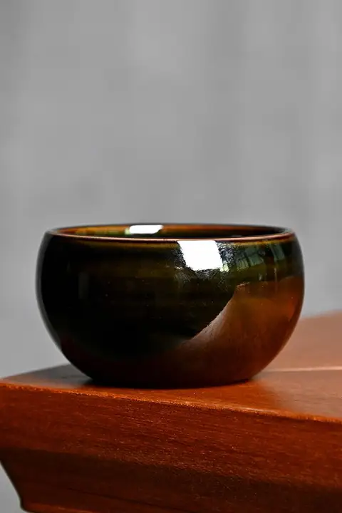 陶製黒色主人用茶碗【シンプルデザイン・紫のアクセント・功夫茶具】