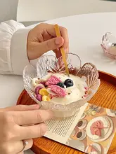 花びら浮彫りガラスフルーツボウル【アイスクリーム・サラダ・デザート用】