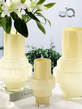 アンティーク風ガラス花瓶【クリーム色・テーブル装飾用・ピンクの花に最適】