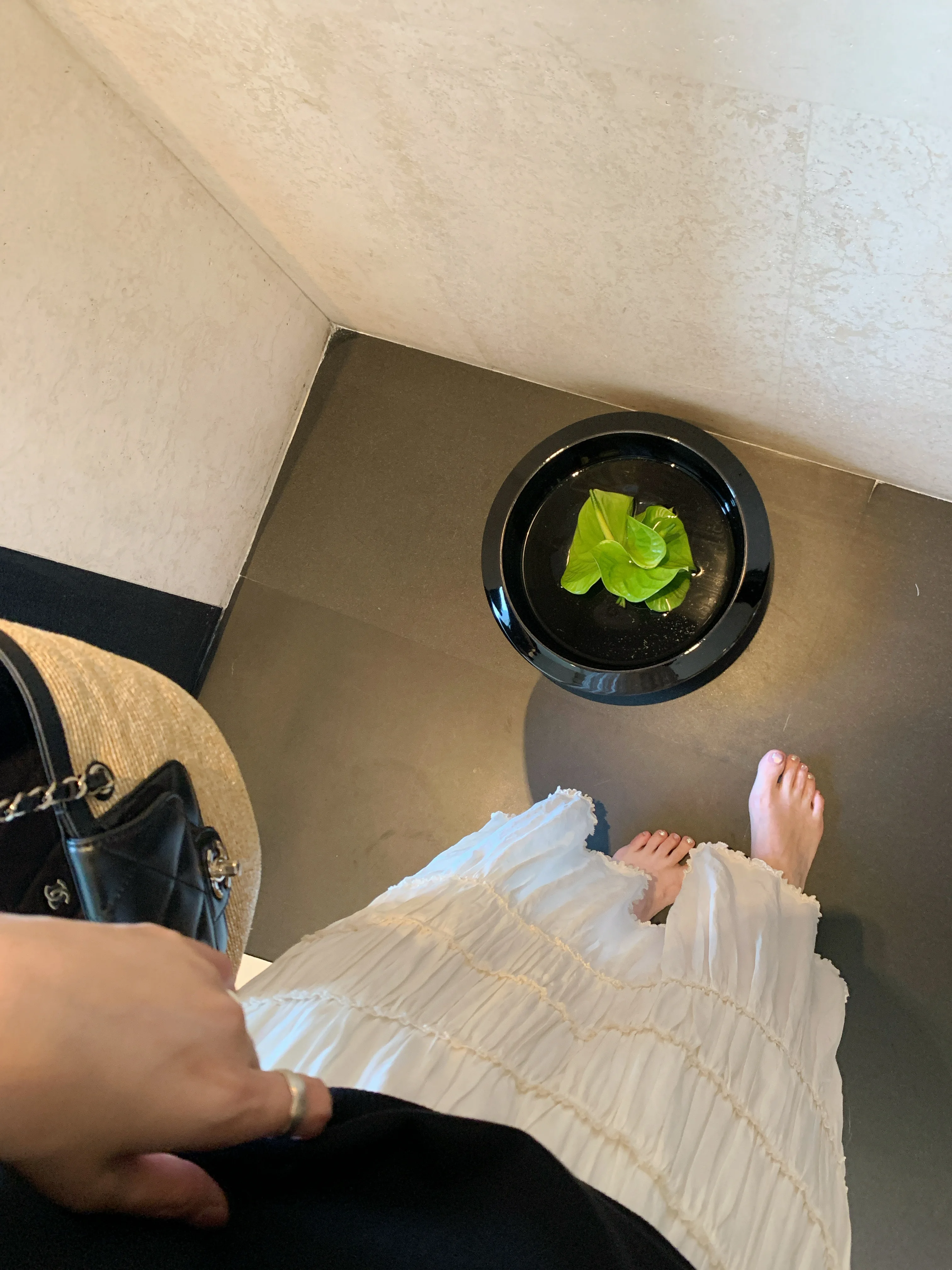 40代の夏にぴったり！マスタードスカートコーデのベスト5選と、老けずに見える着こなしの実践ノウハウ