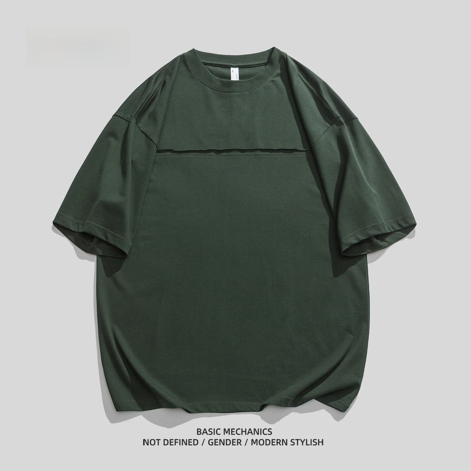 緑のTシャツを選ぶべきなのか？実は、これ1着で通勤から夜の散歩までを救う
