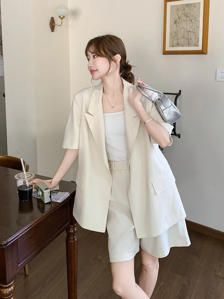 2026年のファッションで失敗しない夏のスタイルは？カジュアルな短袖ジャケットとショートパンツの選び方