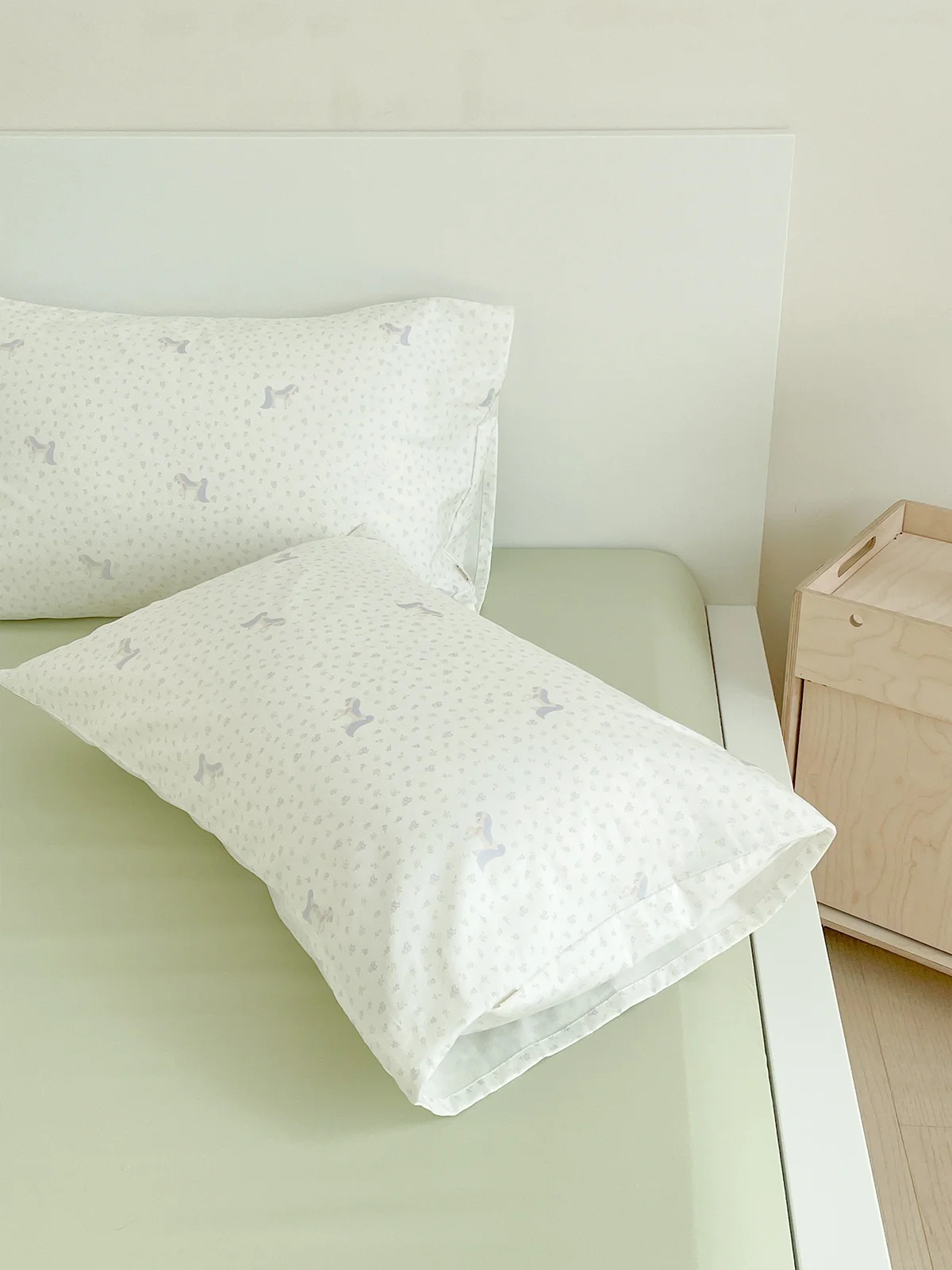 枕カバー 綿100 は本当に体にやさしいの？春の小花柄が心を癒す理由を解説