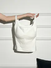 トレンドの白いスクエアネックワイヤー入りタンクトップ【女性用・秋季・短丈・フィット感】