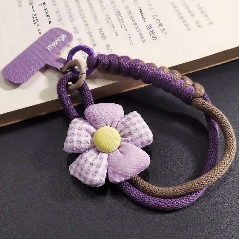 スマホにつけるストラップは、どう選ぶべきか？花柄デザインのコットンストラップが解決するリアルな悩み