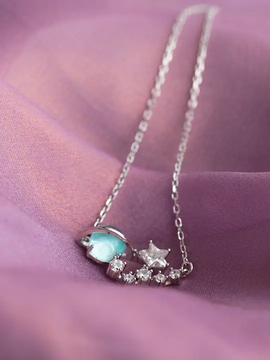 夏季の星空を感じる925銀製ネックレス【淡いブルー水晶・ジルコン装飾・星と土星モチーフ】