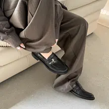 レトロでかわいいデザインの厚底ローファー【金属バックル付き・ファッション性抜群】
