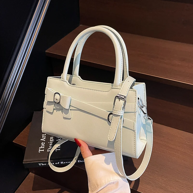 春のファッション小型ハンドバッグ【バタフライリボンデザイン・斜め掛け可】