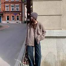 極上の柔らかさのバルキーVネックニットカーディガン【秋冬・した雰囲気】