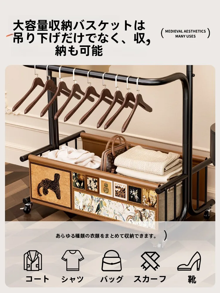 レトロデザインのスタンド式衣類ハンガー：移動可能で鉄製の多機能収納を実現