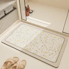 吸水性に優れたバスルーム用マット【滑り止め付き・トイレ・洗面所用・衛生的】