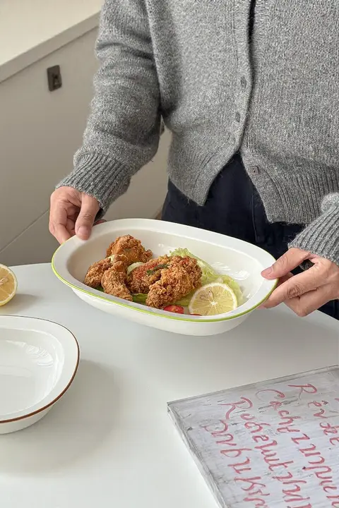 シンプルなデザインの長方形深皿【焼き物・サラダ・デザート用】