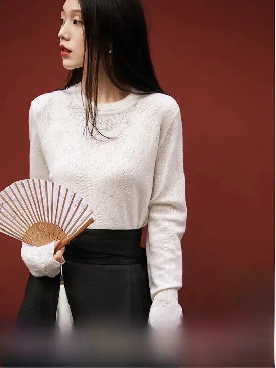 極上の柔らかさのレース編みウールニット【ドイツ製・花柄・ルーズフィット】