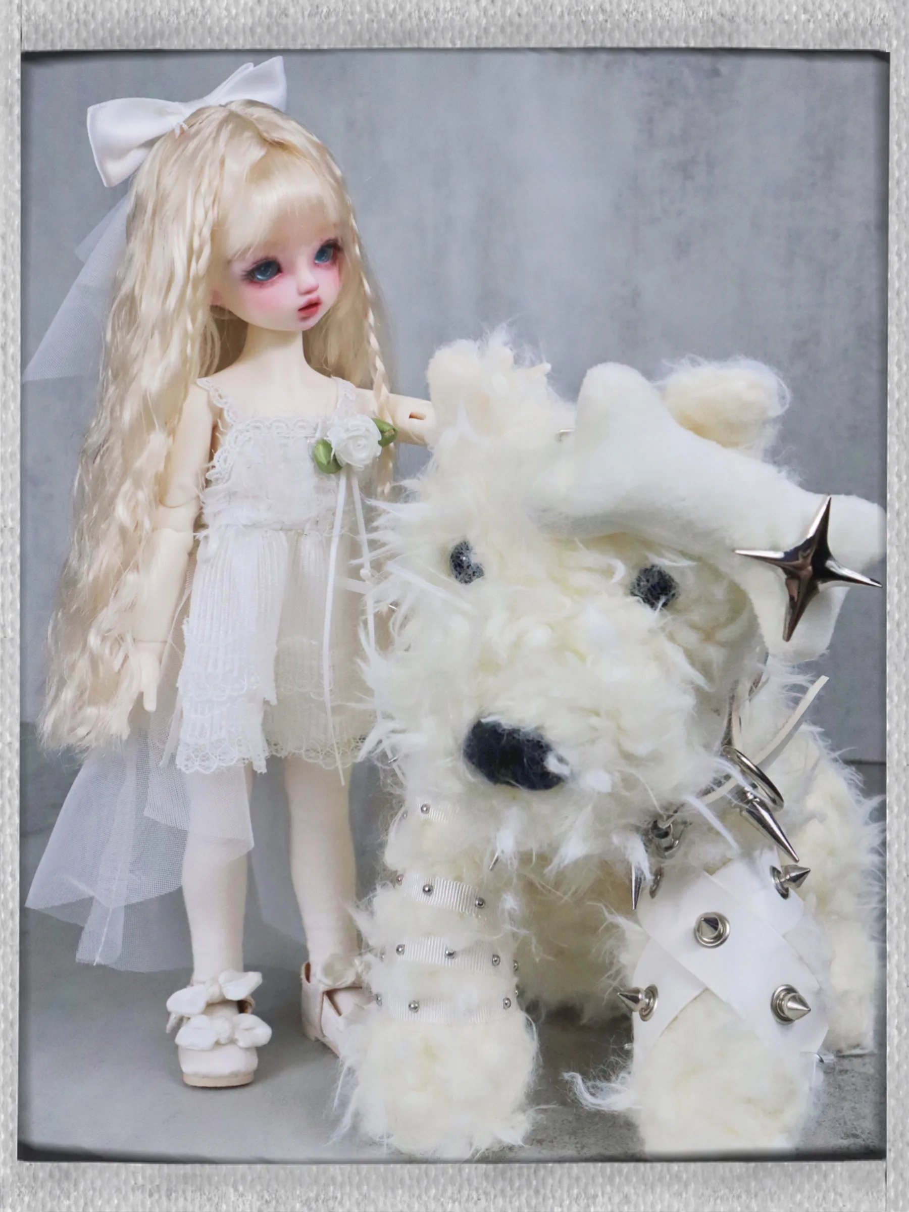 可愛いデザインの犬型クロスボディバッグ：毛皮風・チェーン付きの通勤向け小サイズバッグ