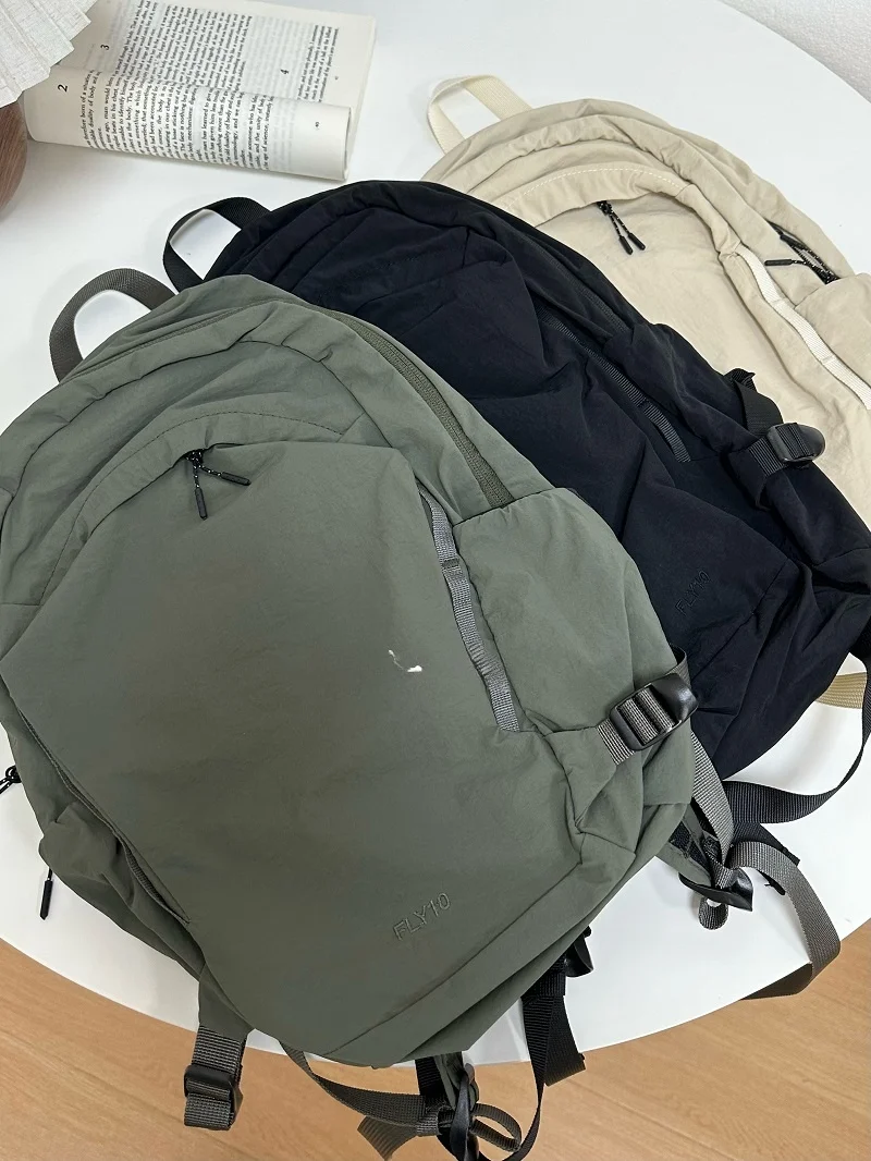 アウトドア用軽量登山リュック：大容量と快適な背負い心地が実証された実用モデル