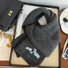 全羊毛ニットスカーフ【刺繍小花・赤色・秋冬用・保温・首元を守る】