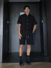 夏用 メンズカジュアルコーディネート【ルーズフィット・ピッチストライプ・短袖シャツとショートパンツ】（セットアップ対応）