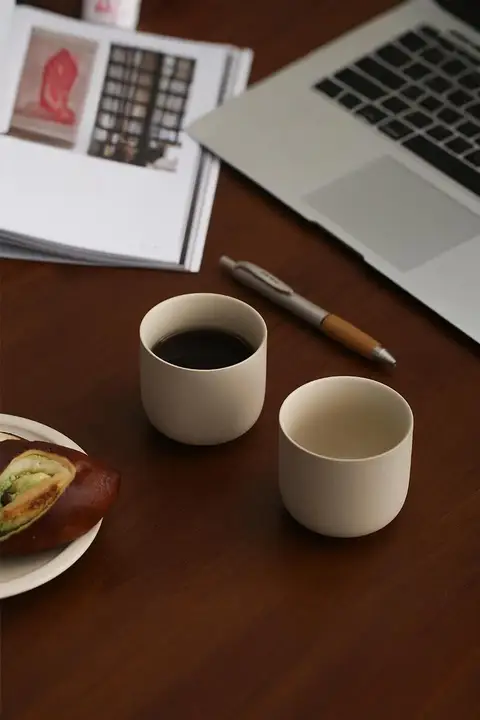高級感ある陶器製ティーカップ【シンプルデザイン・コーヒーカップ・家庭用】
