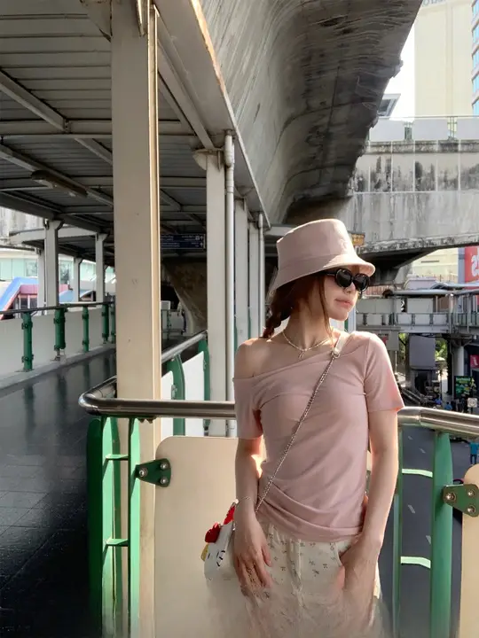 桜柄オフショルダーピンクTシャツ【フィット感・女性用】（セットアップ対応）