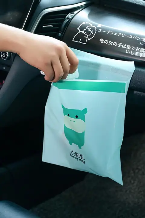車用ゴミ袋 粘着式車載ゴミ箱【デスク周り清掃用】