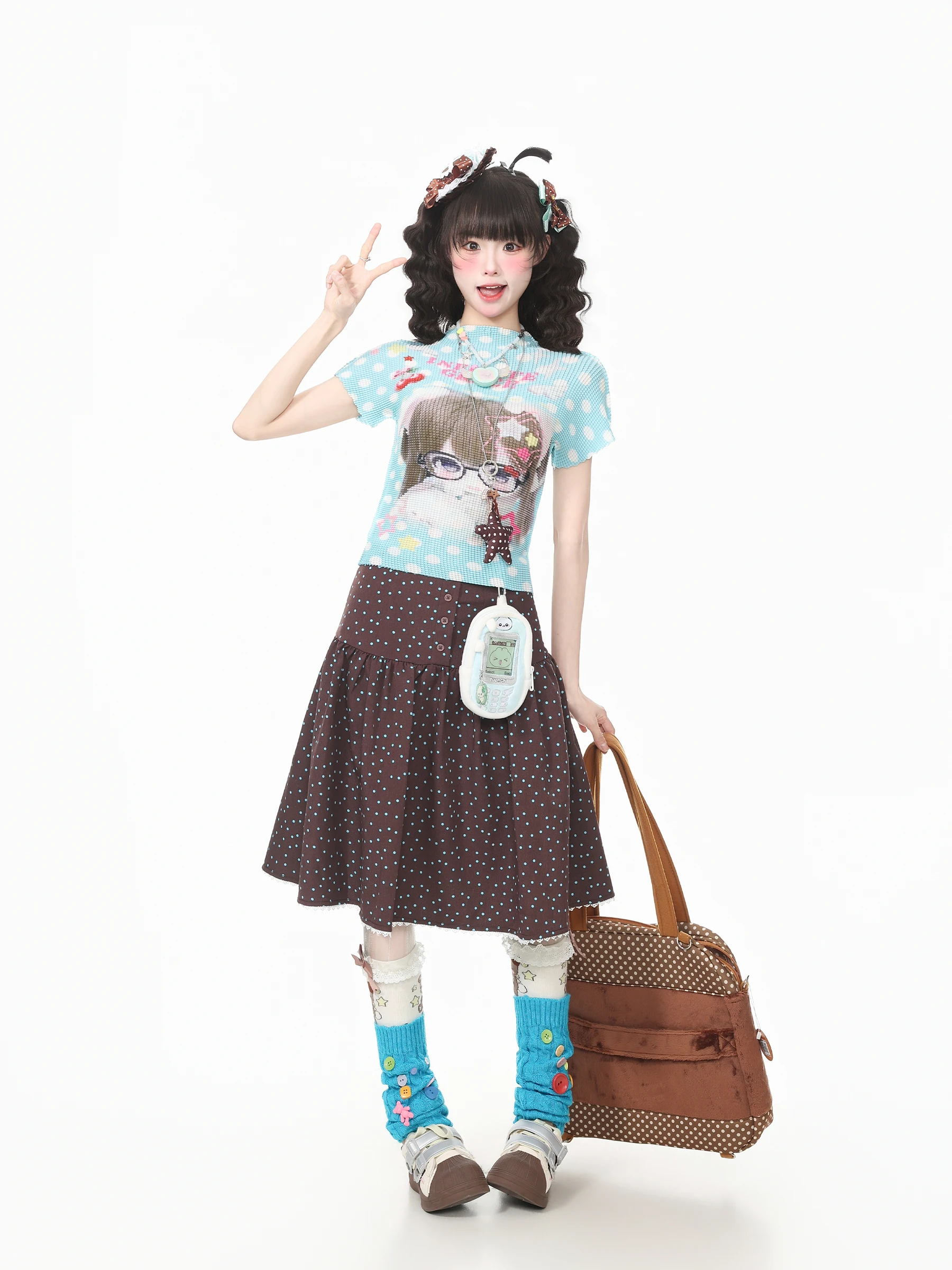 ドット柄ショートTシャツ：女性向け夏季タイトフィットの実用性とデ ザイン解析