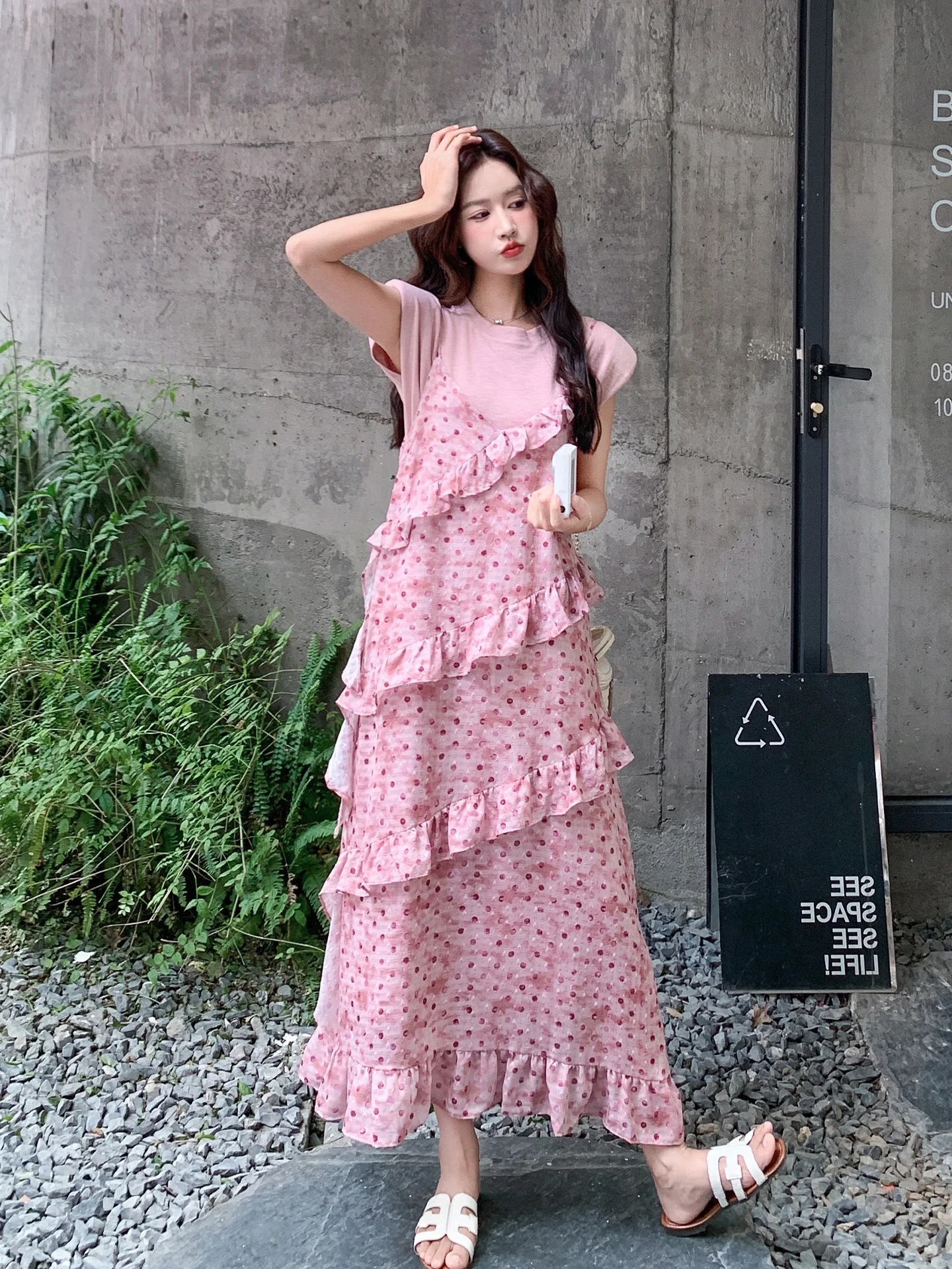 20代後半の夏に着たい「韓国風カジュアルなフリルドットキャミワンピ」は、本当に今時ファッションのベストセラーなのか？