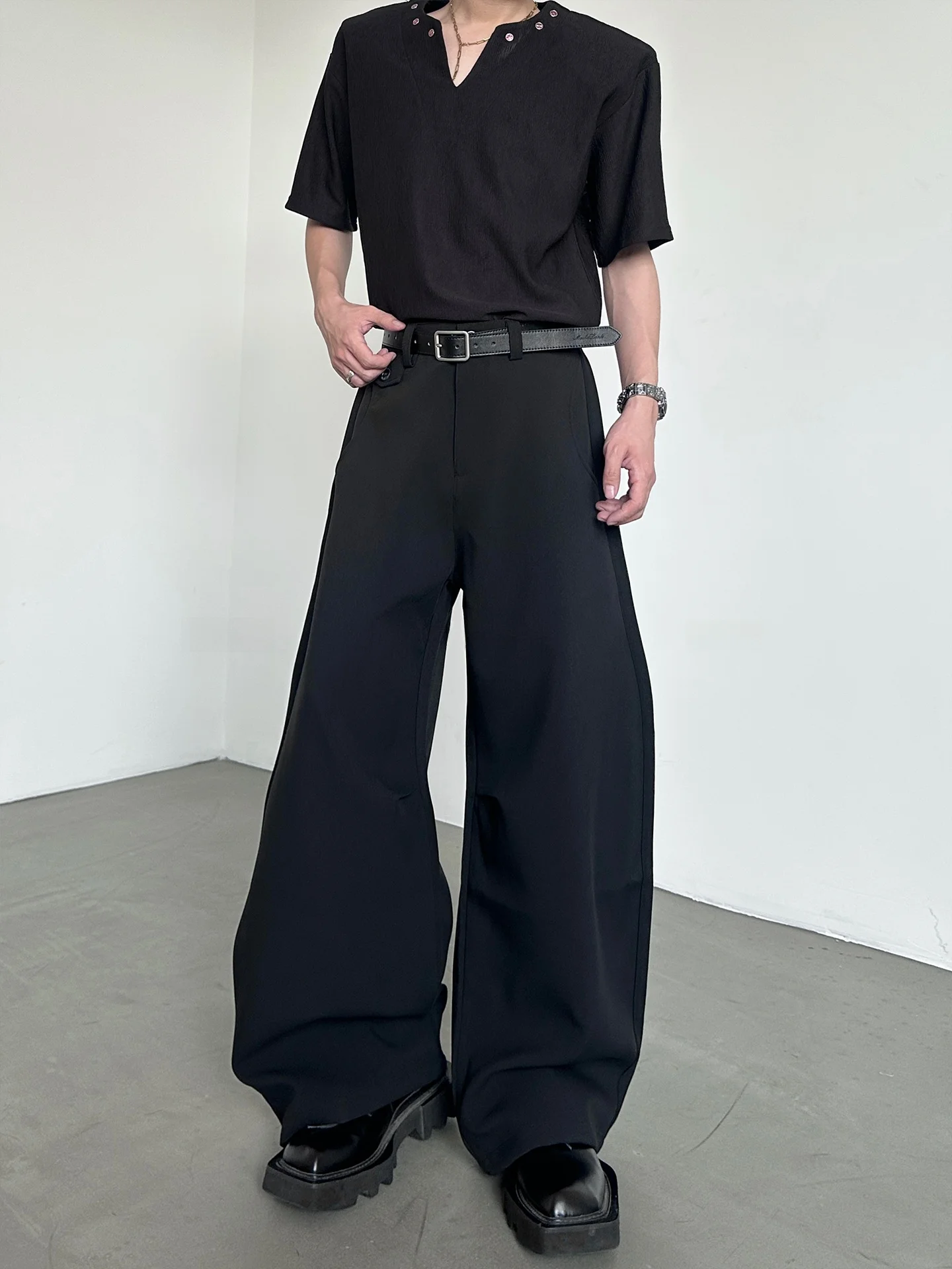 ストライプ テーパードパンツが似合う体型は？骨格ストレート ぽっちゃり パンツの選び方を解説