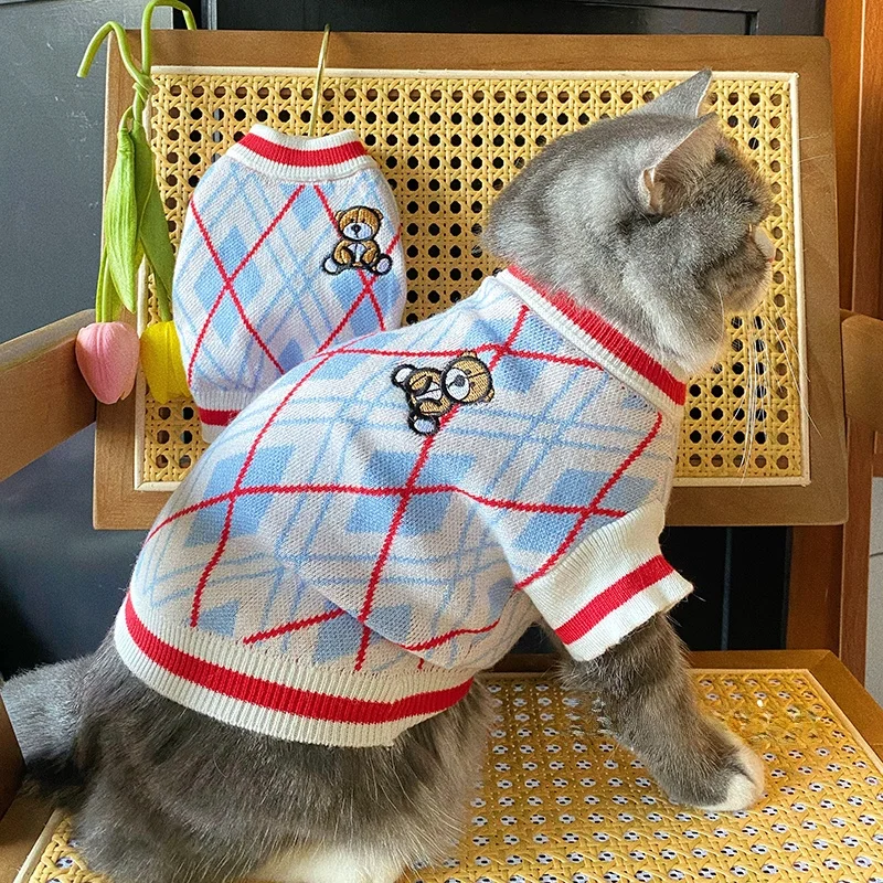 犬のコート おすすめ：大きなダイヤモンド柄クマ刺繍セーターの実用性と選定基準