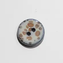 光沢感あるブルーのグラデーション不規則模様のボタン【イギリス製・直径15mm】