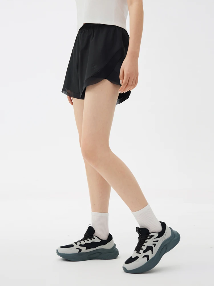 ランニングショートパンツを選ぶときに迷うのは、本当に通気性か？